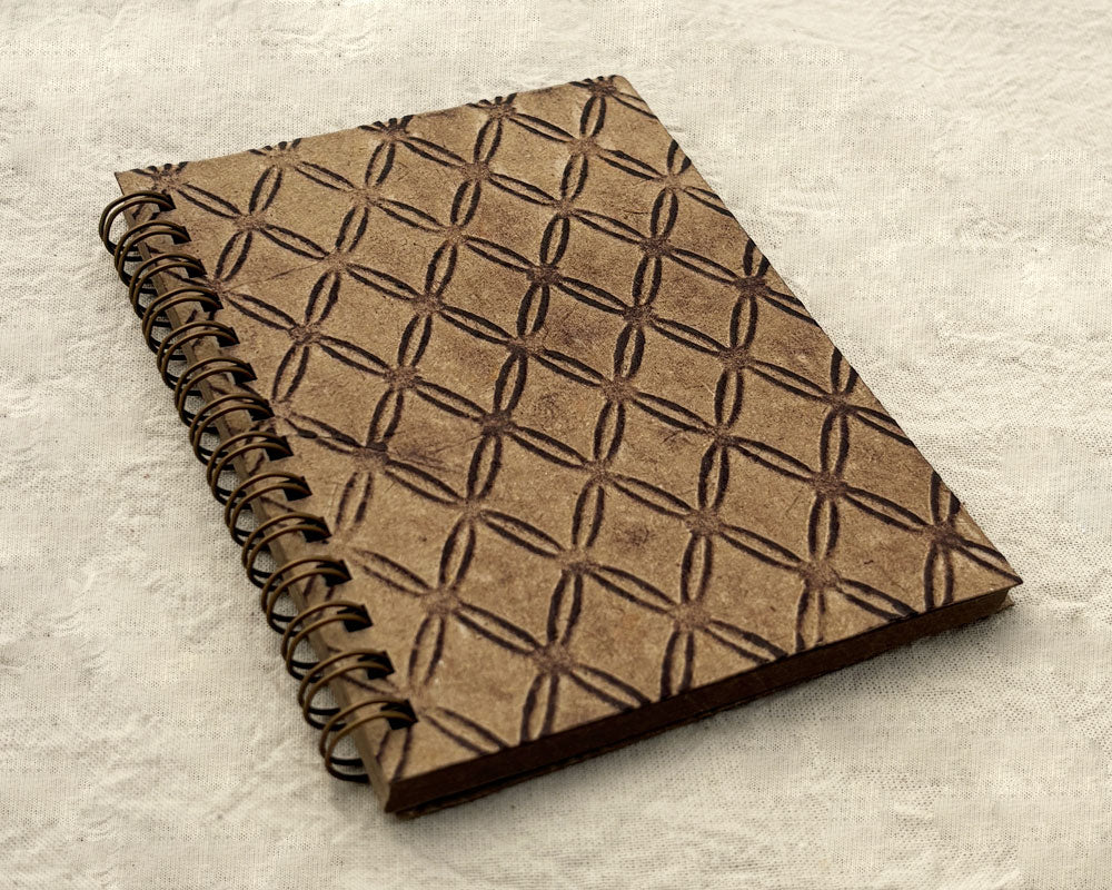 Small embossed notebook fishnet brown