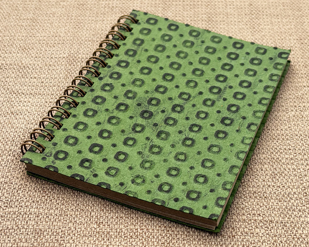 Small embossed notebook spotty green
